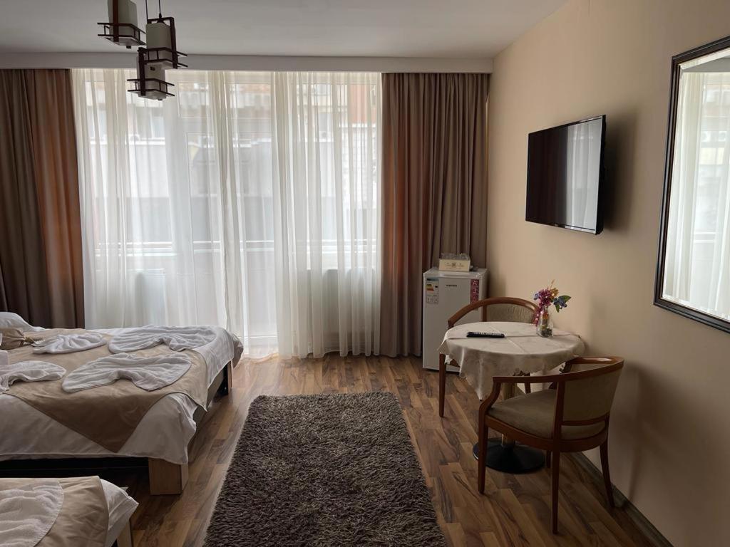 Hotel Casa Alex Târgu Jiu Esterno foto