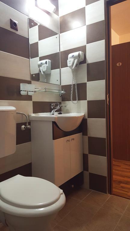 Hotel Casa Alex Târgu Jiu Esterno foto