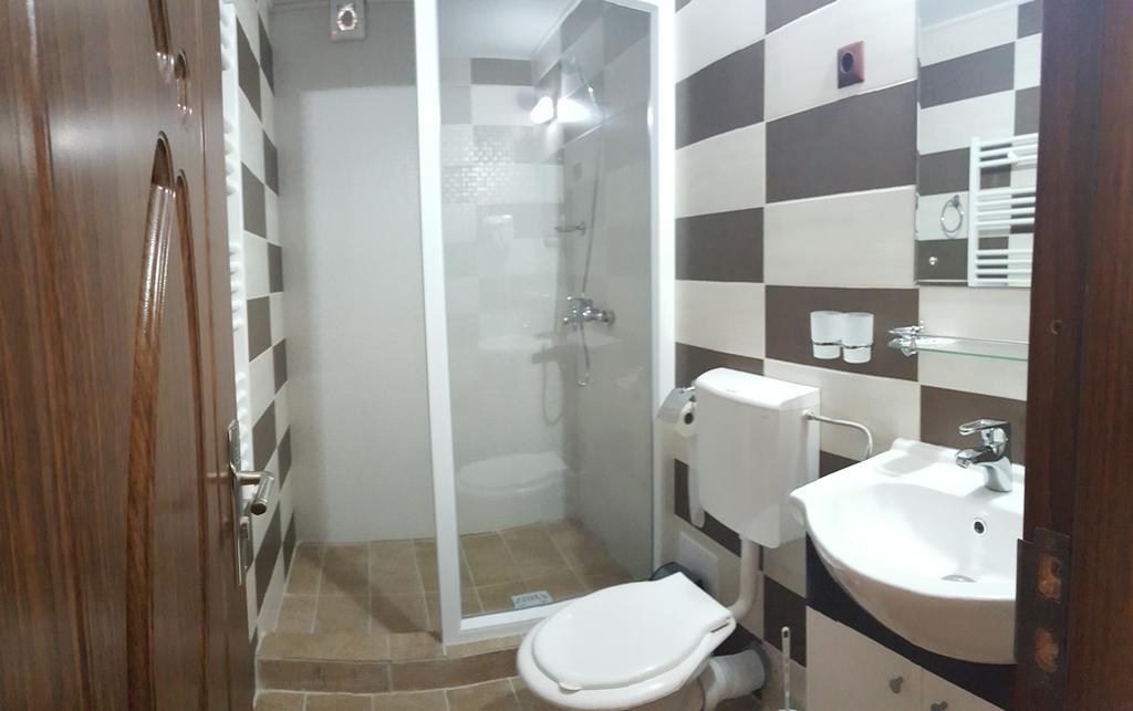 Hotel Casa Alex Târgu Jiu Camera foto
