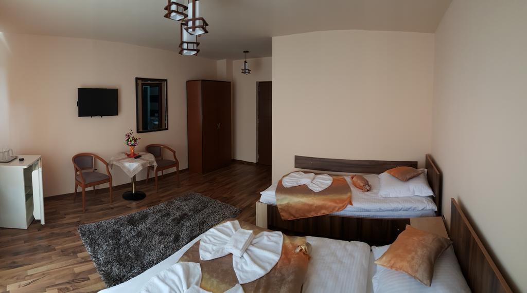 Hotel Casa Alex Târgu Jiu Camera foto