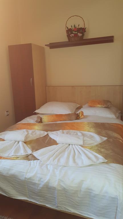 Hotel Casa Alex Târgu Jiu Camera foto