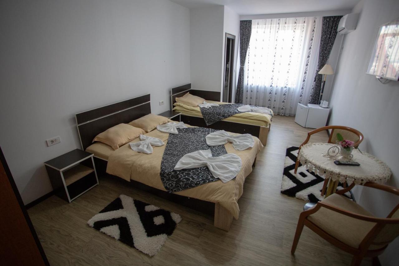Hotel Casa Alex Târgu Jiu Esterno foto