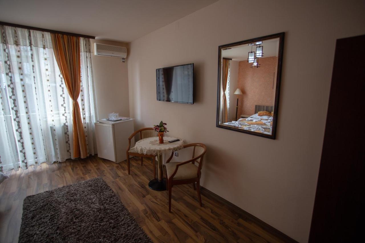 Hotel Casa Alex Târgu Jiu Esterno foto