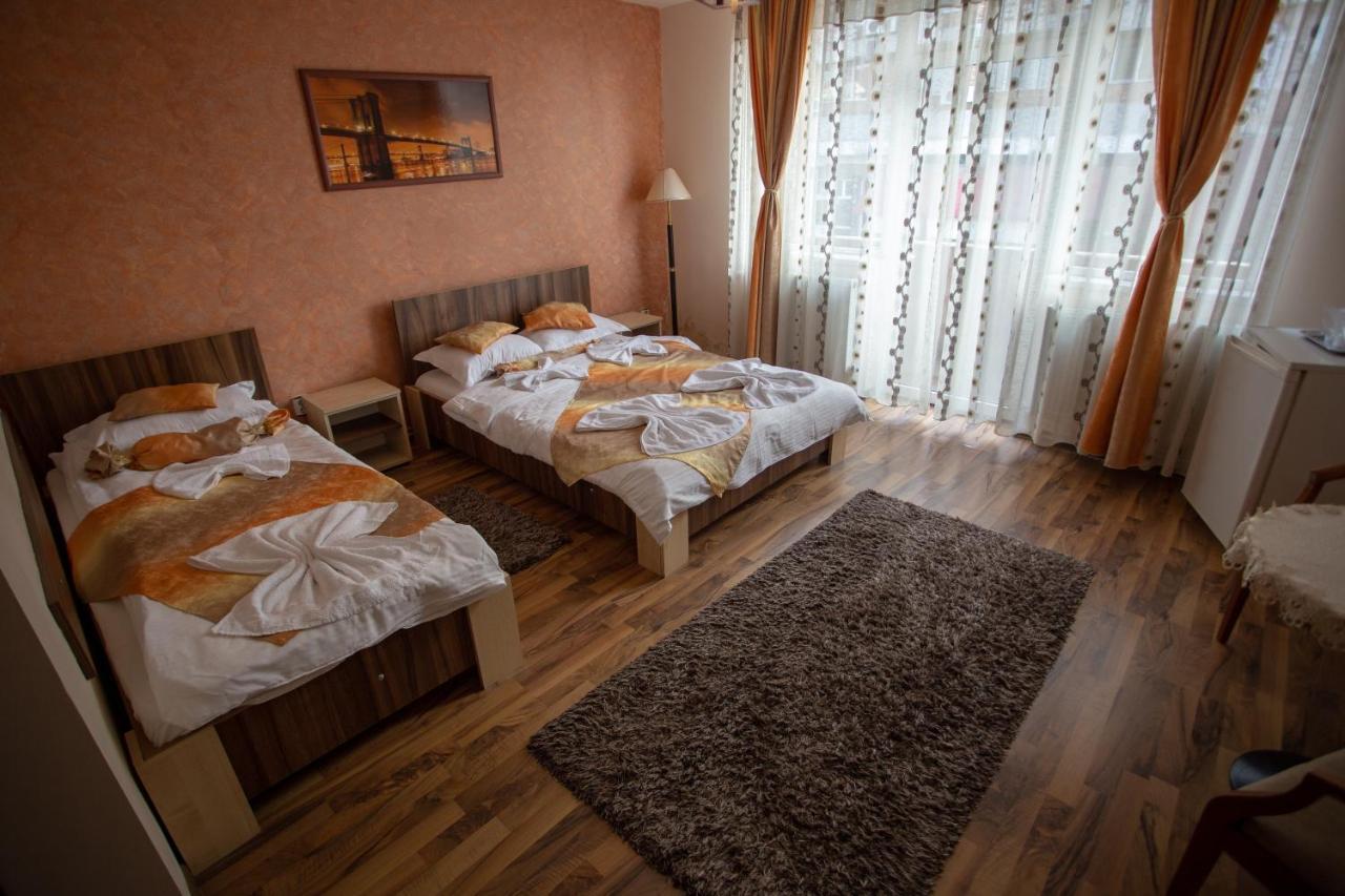 Hotel Casa Alex Târgu Jiu Esterno foto