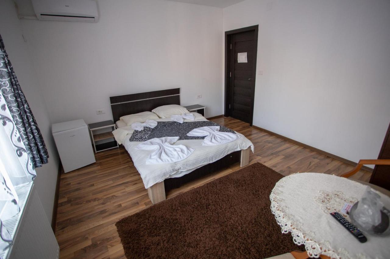 Hotel Casa Alex Târgu Jiu Esterno foto