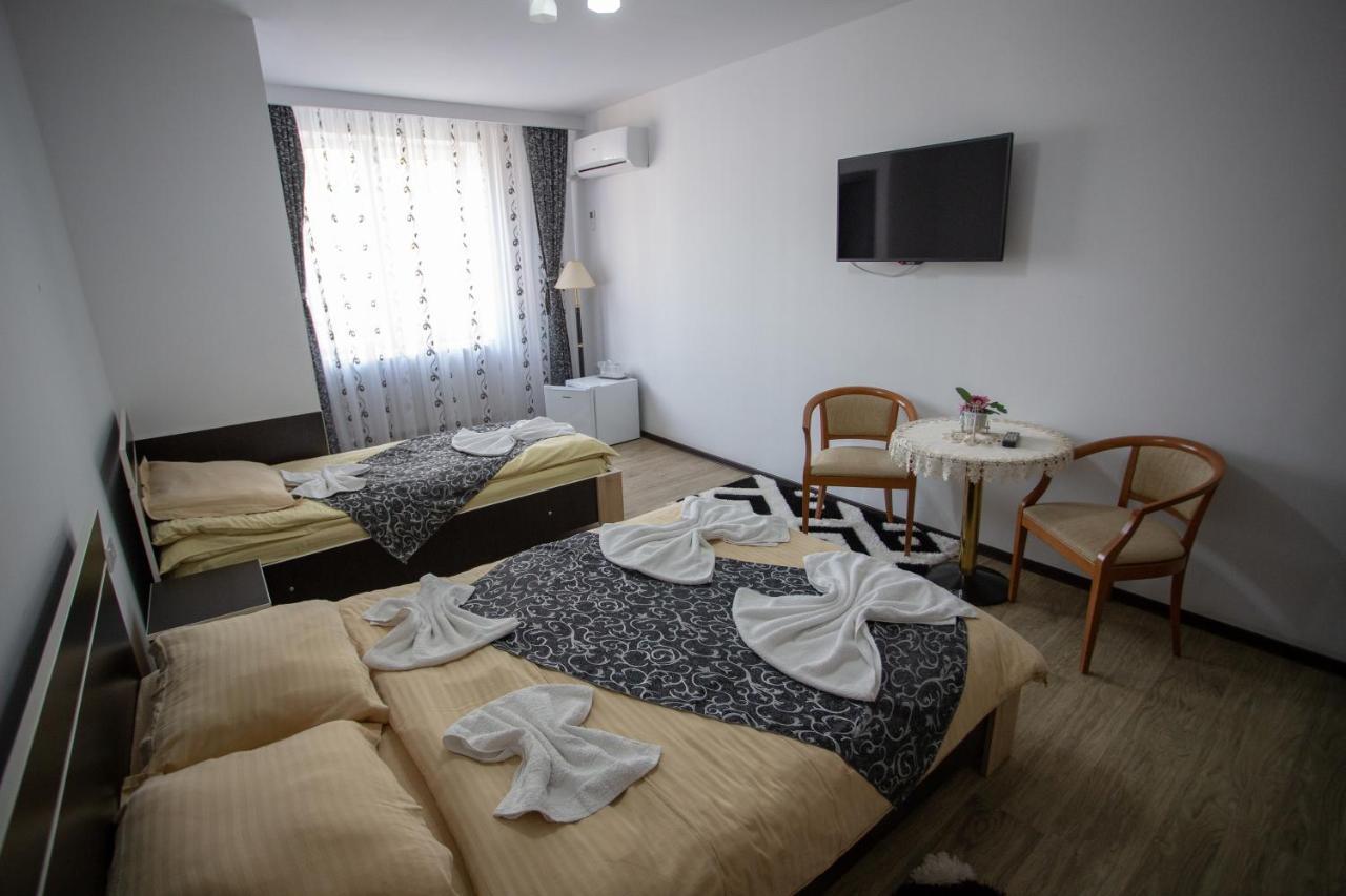 Hotel Casa Alex Târgu Jiu Esterno foto
