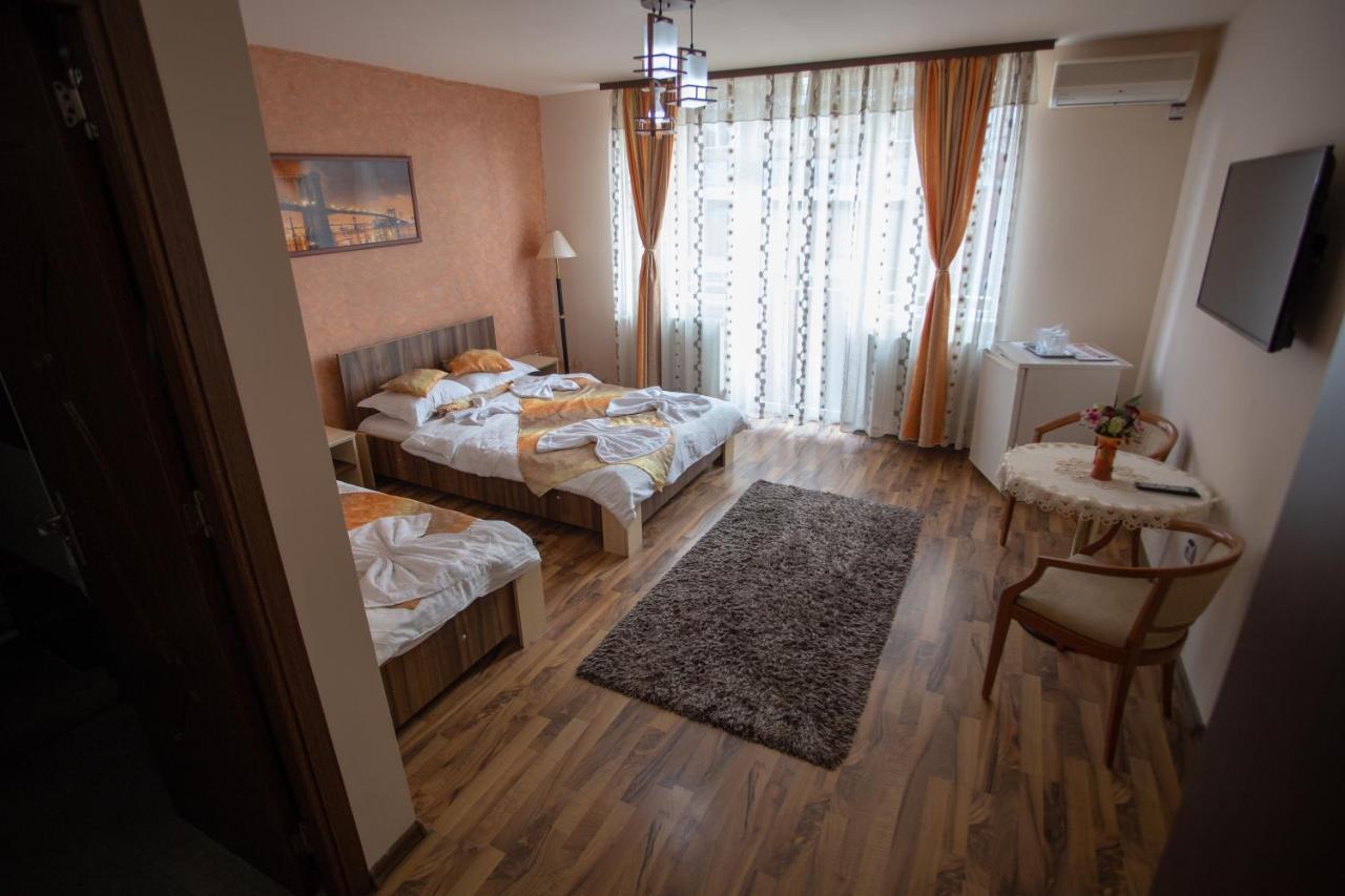 Hotel Casa Alex Târgu Jiu Esterno foto