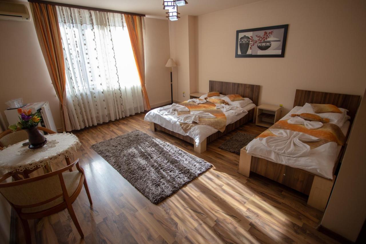 Hotel Casa Alex Târgu Jiu Esterno foto