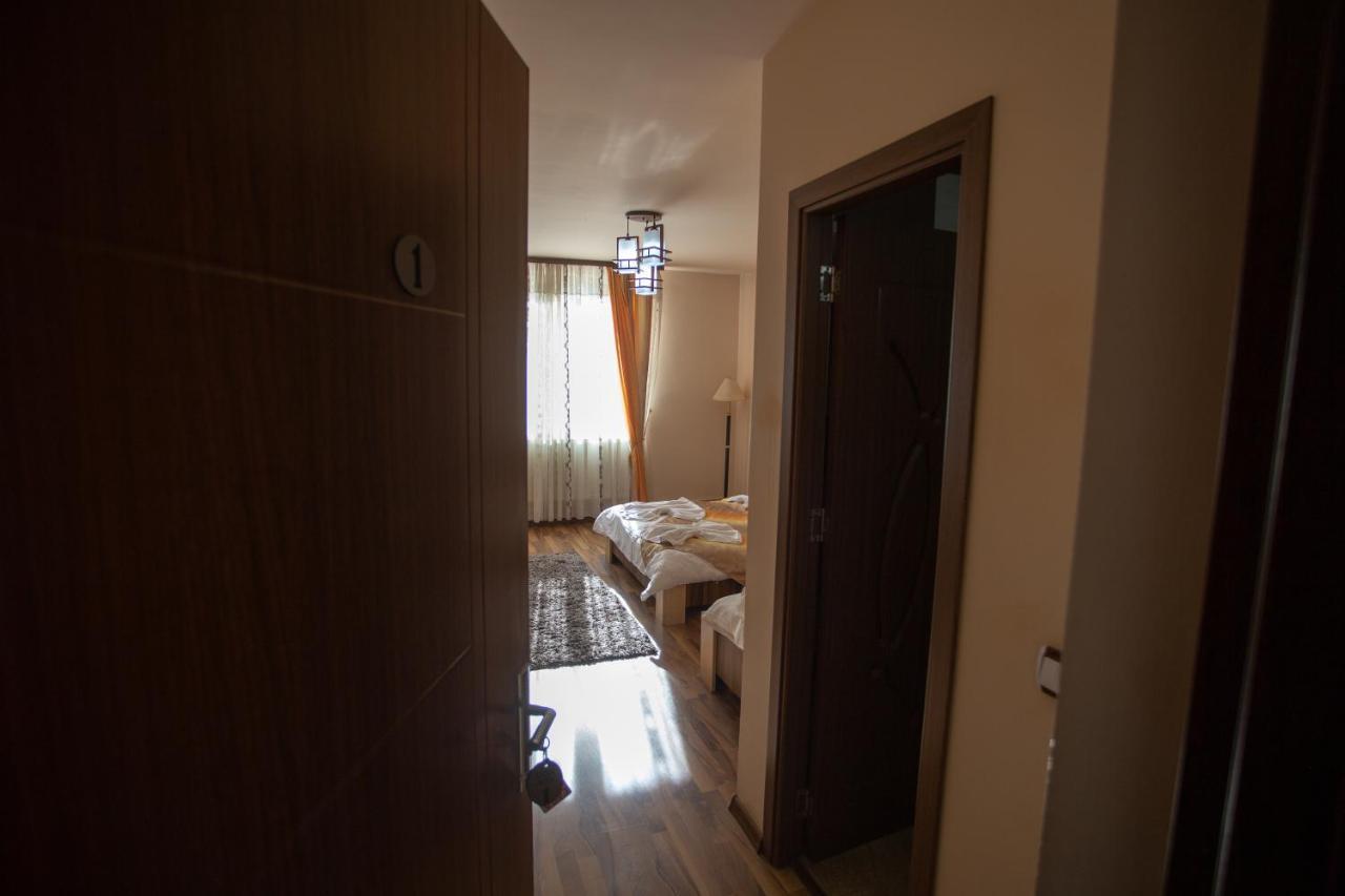 Hotel Casa Alex Târgu Jiu Esterno foto