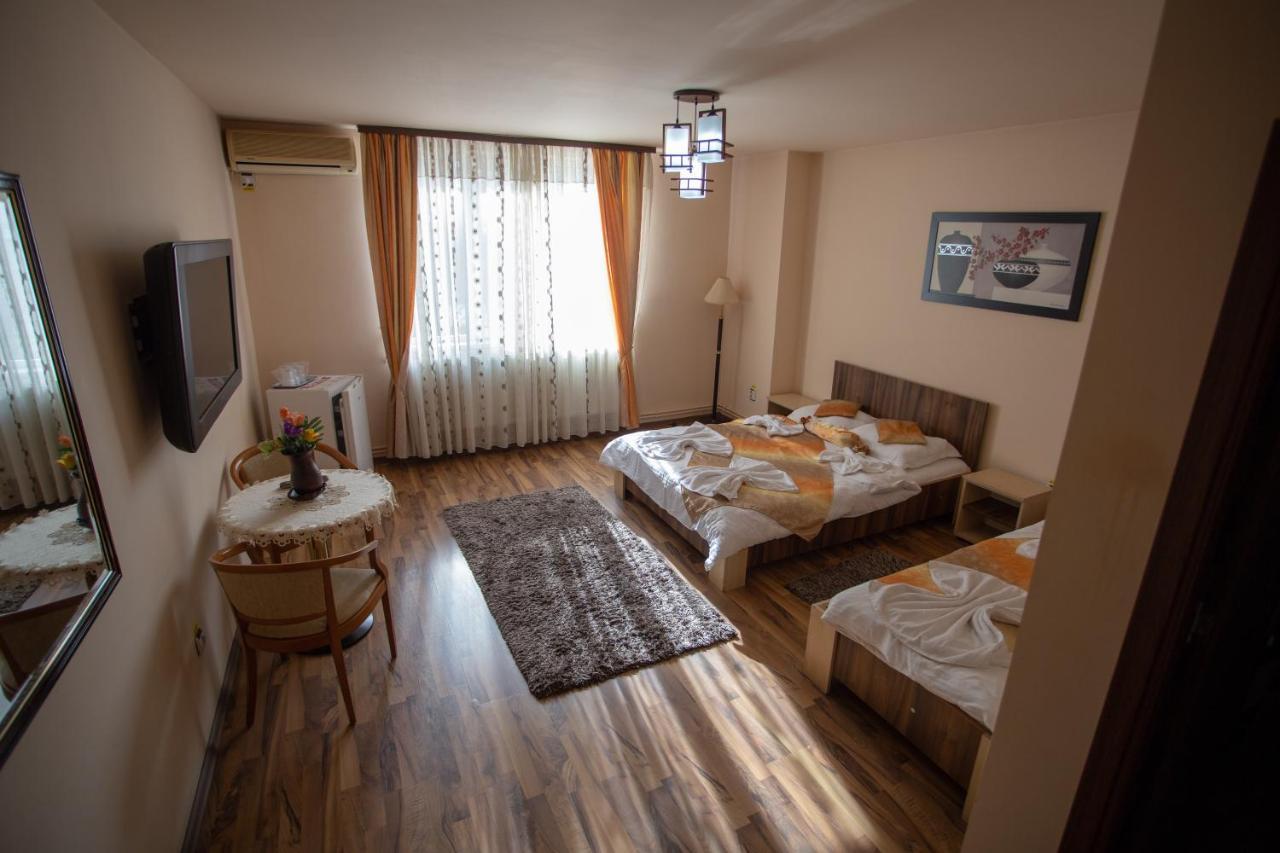 Hotel Casa Alex Târgu Jiu Esterno foto