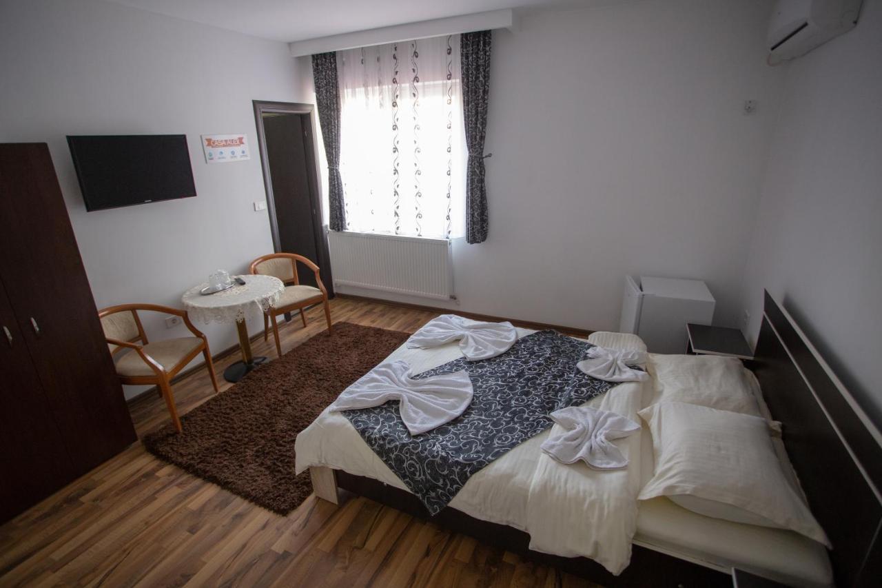 Hotel Casa Alex Târgu Jiu Esterno foto