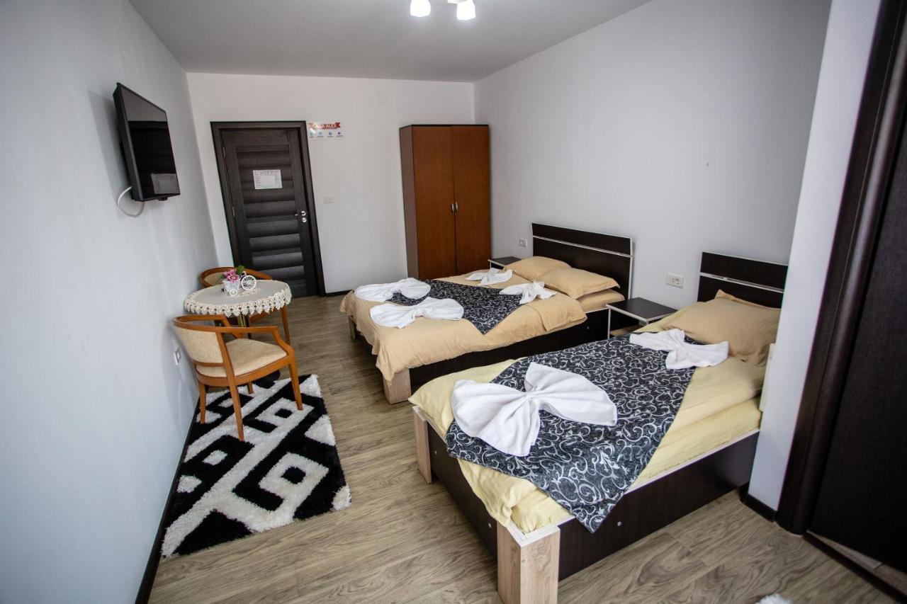 Hotel Casa Alex Târgu Jiu Esterno foto