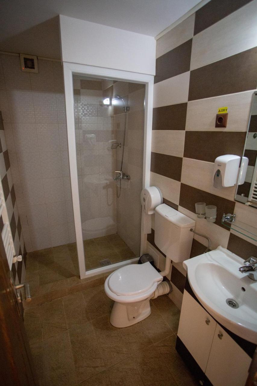 Hotel Casa Alex Târgu Jiu Esterno foto