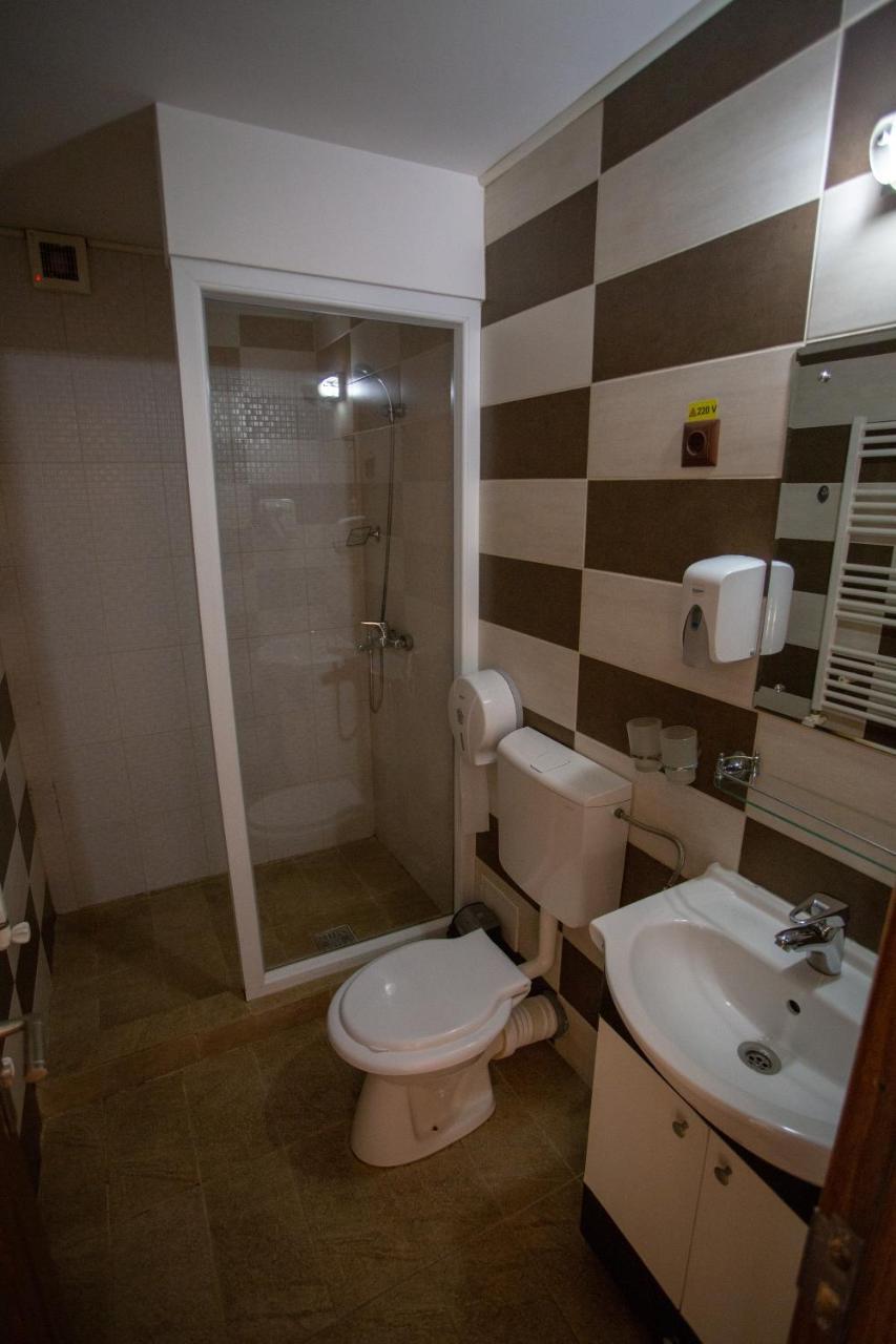 Hotel Casa Alex Târgu Jiu Esterno foto